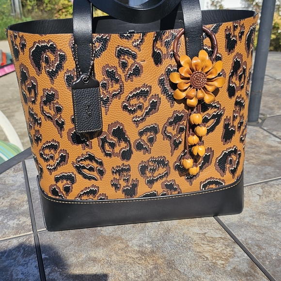 Coach 1941 Wildbeast Gotham sample tote - Picture 16 of 16